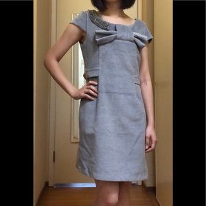 Thick grey dress with detachable sleeves